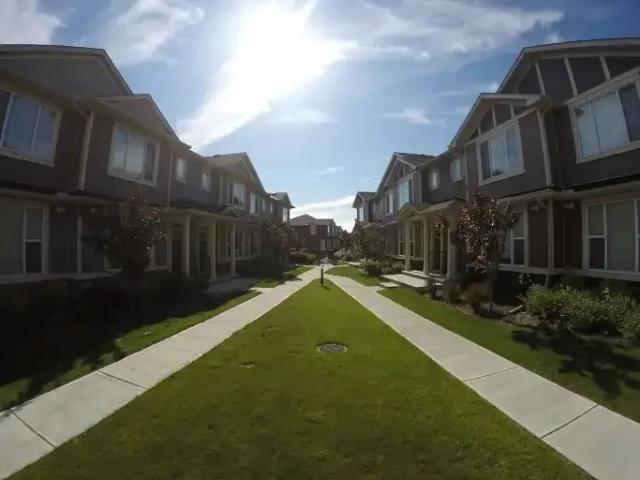 For Rent 3 Bedroom Townhouse Calgary AB DS104535401