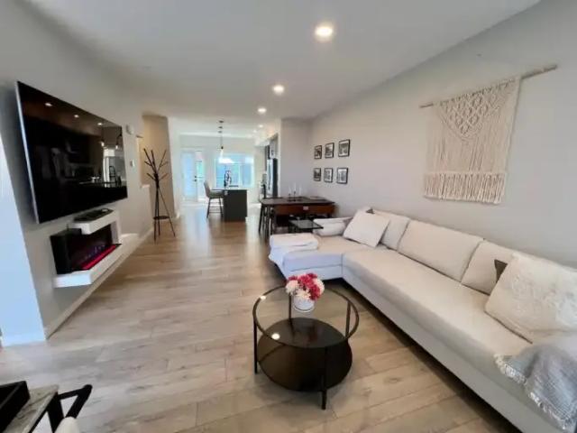 For Rent 3 Bedroom Townhouse Calgary AB DS104637731
