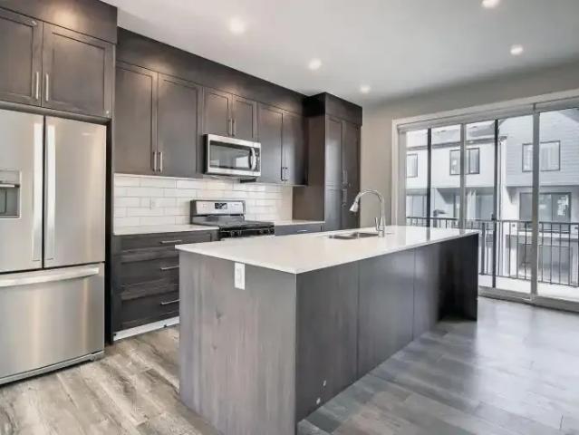 For Rent 3 Bedroom Townhouse Calgary AB DS104638456