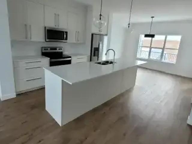 For Rent 3 Bedroom Townhouse Calgary AB DS104841083
