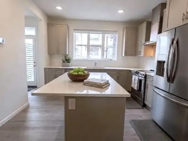 For Rent 3 Bedroom Townhouse Calgary AB DS104940707