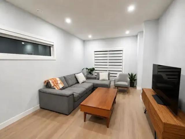 For Rent 3 Bedroom Townhouse Calgary AB DS104940819