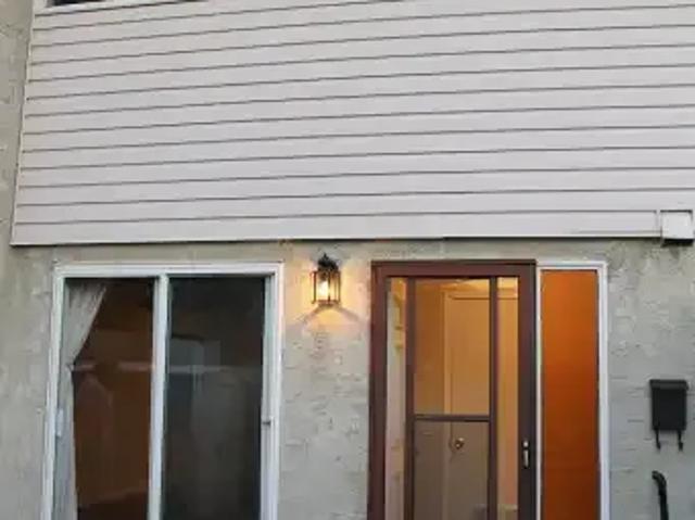 For Rent 3 Bedroom Townhouse Calgary AB DS104940240