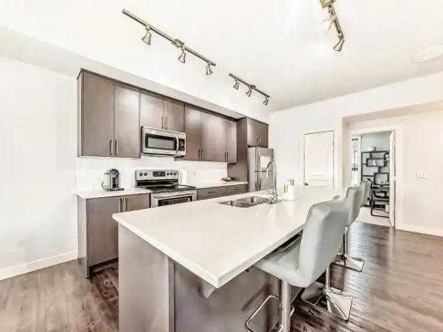 For Rent 3 Bedroom Townhouse Calgary AB DS104180303