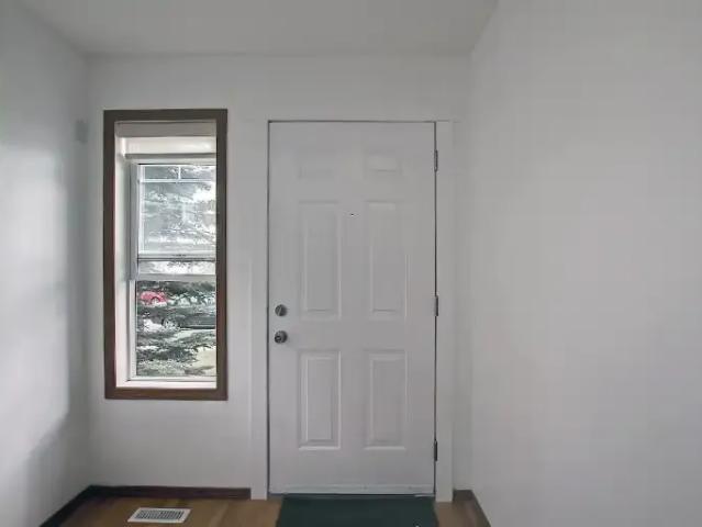 For Rent 3 Bedroom Townhouse Calgary AB DS104180365