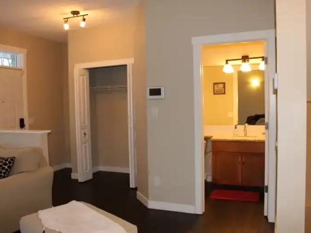 For Rent 3 Bedroom Townhouse Calgary AB DS104180385