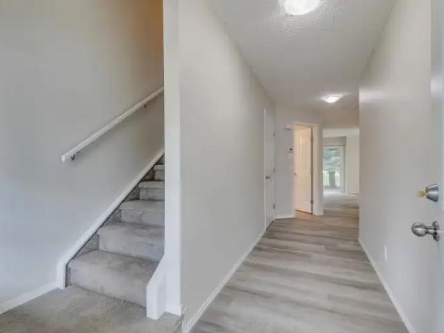 For Rent 3 Bedroom Townhouse Calgary AB DS104181405