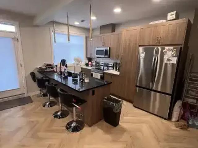 For Rent 3 Bedroom Townhouse Calgary AB DS104181837