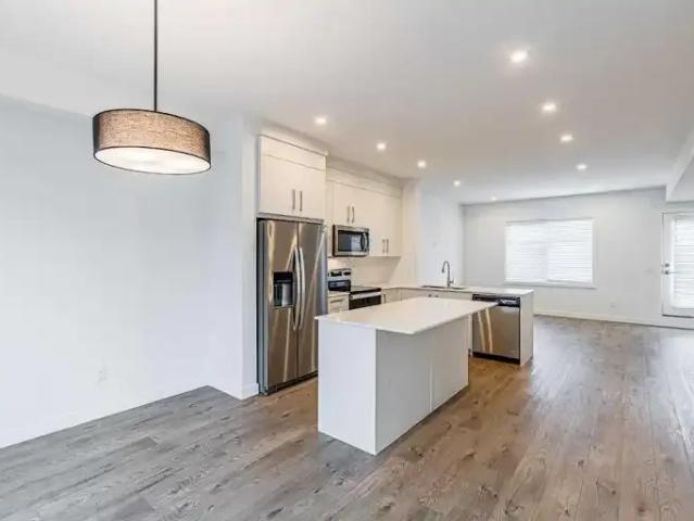 For Rent 3 Bedroom Townhouse Calgary AB DS104181034