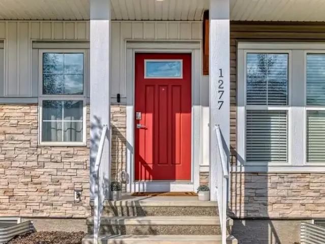 For Rent 3 Bedroom Townhouse Calgary AB DS104181071