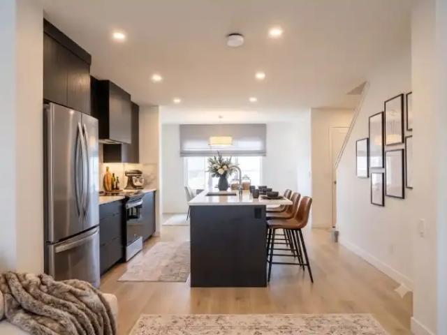 For Rent 3 Bedroom Townhouse Calgary AB DS104182524