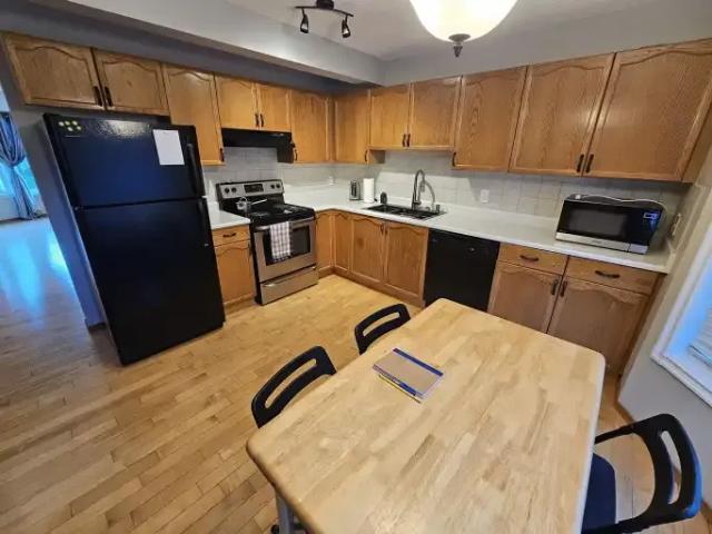 For Rent 3 Bedroom Townhouse Calgary AB DS104182387