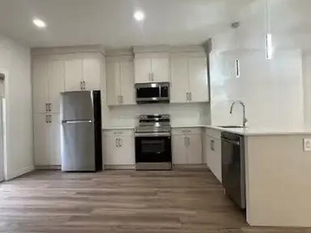 For Rent 3 Bedroom Townhouse Calgary AB DS104183044