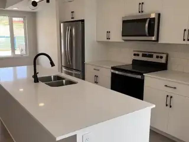 For Rent 3 Bedroom Townhouse Calgary AB DS104224640