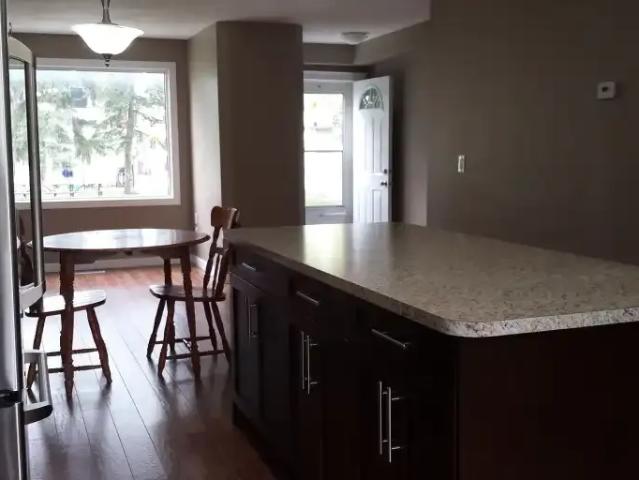 For Rent 3 Bedroom Townhouse Calgary AB DS104224136