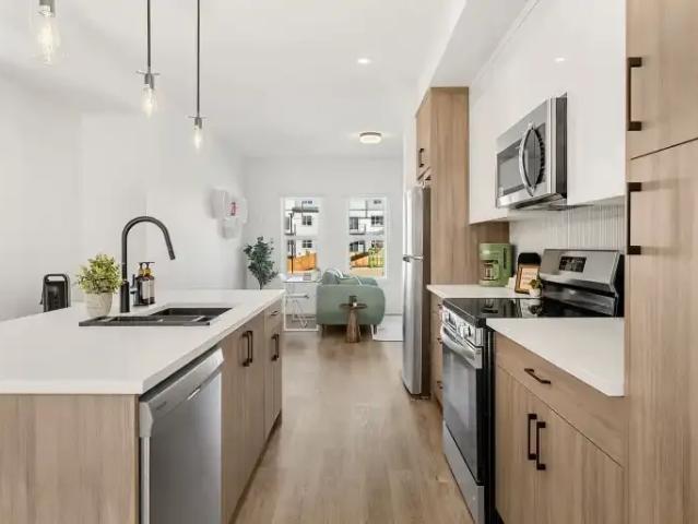 For Rent 3 Bedroom Townhouse Calgary AB DS105150834