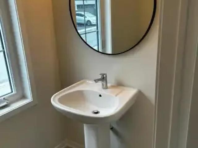 For Rent 3 Bedroom Townhouse Cambridge ON DS103119072