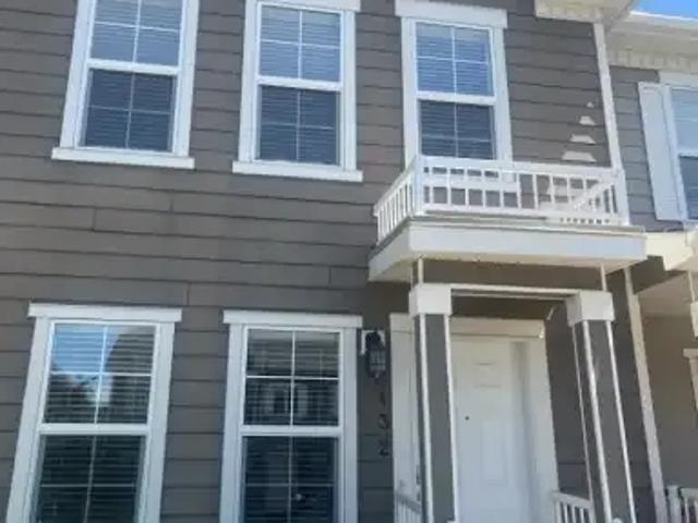 For Rent 3 Bedroom Townhouse Chestermere AB DS104178928