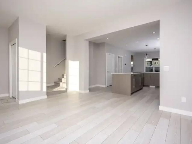 For Rent 3 Bedroom Townhouse Chestermere AB DS104181150