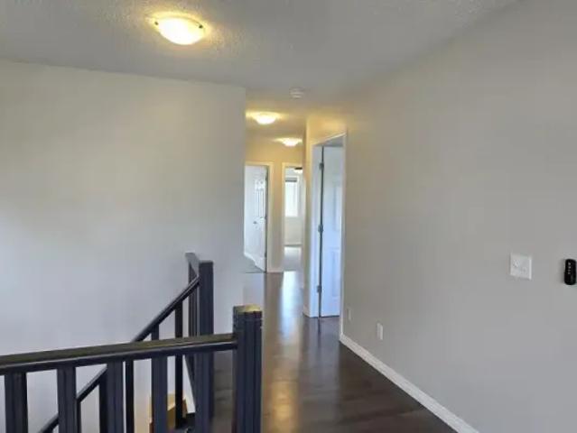 For Rent 3 Bedroom Townhouse Chestermere AB DS102915086