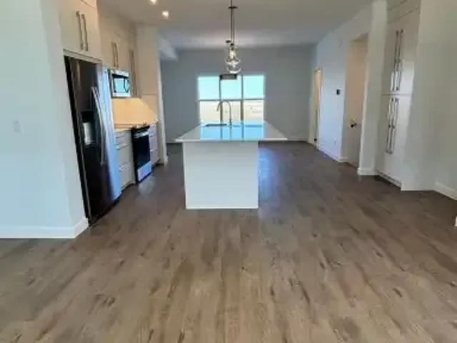 For Rent 3 Bedroom Townhouse Chestermere AB DS103695105