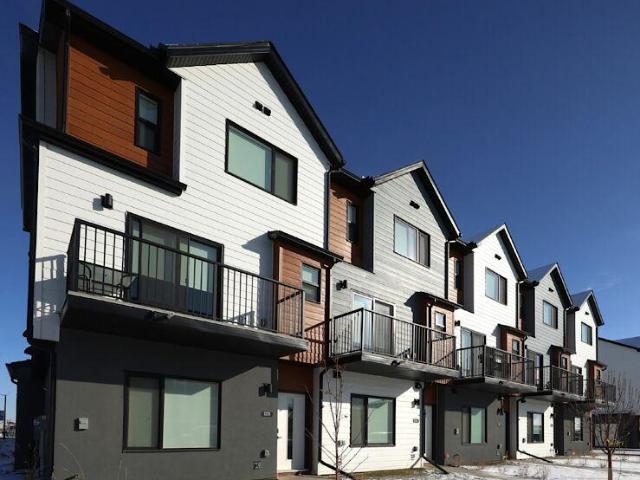 For Rent 3 Bedroom Townhouse Chestermere AB DS98310463