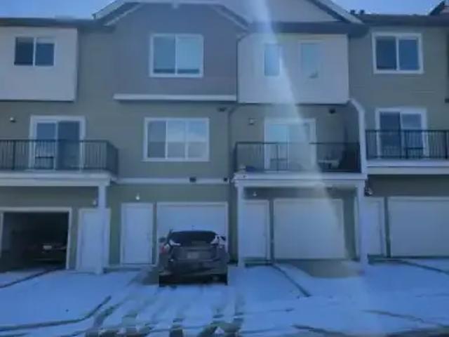 For Rent 3 Bedroom Townhouse Cochrane AB DLS102366477