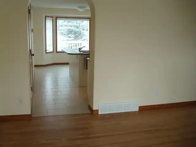 For Rent 3 Bedroom Townhouse Cochrane AB DS105135424