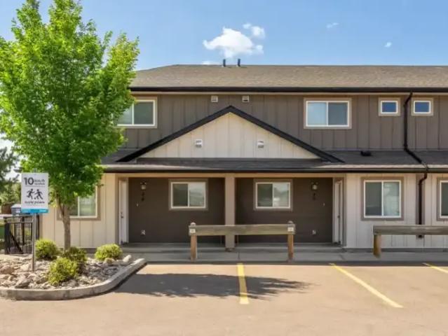 For Rent 3 Bedroom Townhouse Cold Lake AB DS98532476