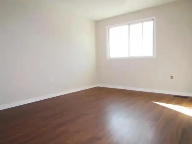 For Rent 3 Bedroom Townhouse Corunna ON DS98317266