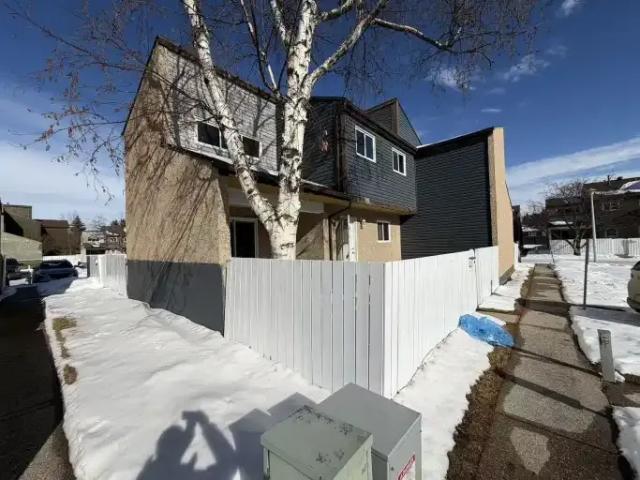 For Rent 3 Bedroom Townhouse Edmonton AB DLS102052341