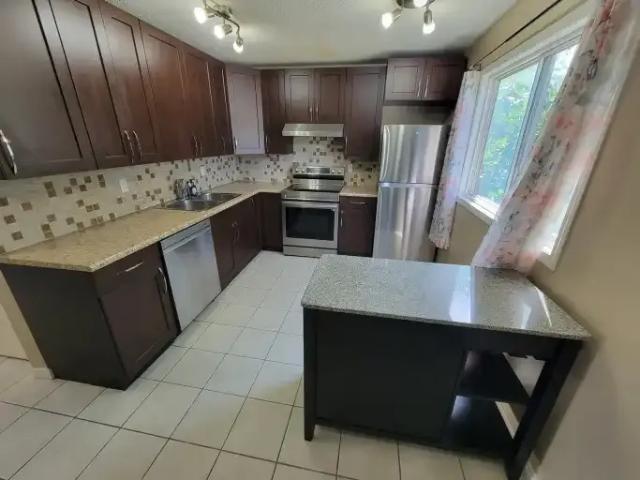 For Rent 3 Bedroom Townhouse Edmonton AB DS104106589