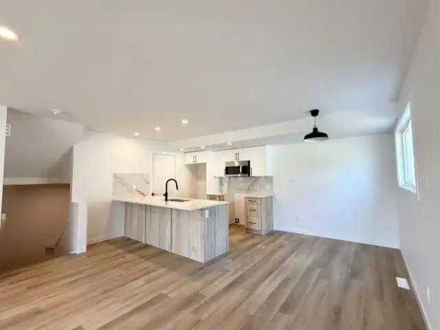 For Rent 3 Bedroom Townhouse Edmonton AB DS104181275