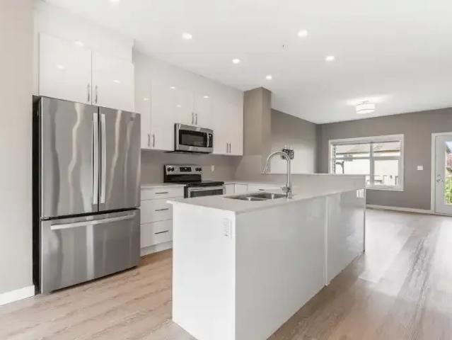 For Rent 3 Bedroom Townhouse Edmonton AB DS104181627