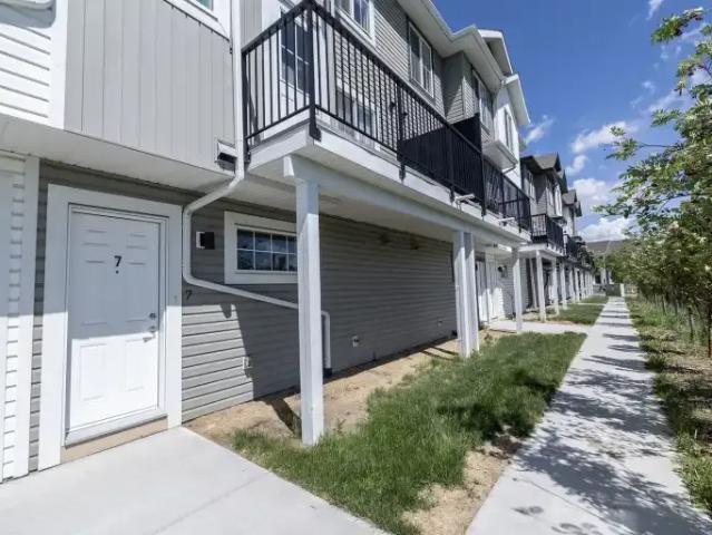 For Rent 3 Bedroom Townhouse Edmonton AB DS104182073