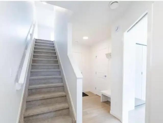 For Rent 3 Bedroom Townhouse Edmonton AB DS104182405