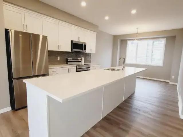 For Rent 3 Bedroom Townhouse Edmonton AB DS104257168