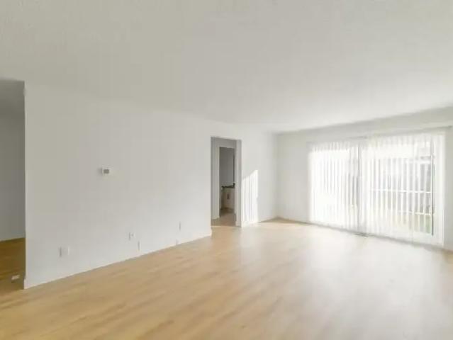 For Rent 3 Bedroom Townhouse Edmonton AB DS104400750