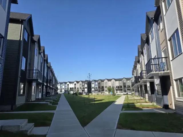 For Rent 3 Bedroom Townhouse Edmonton AB DS104401075