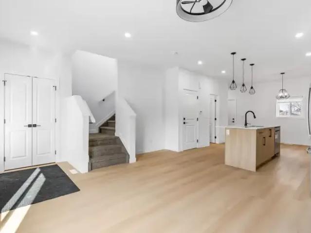 For Rent 3 Bedroom Townhouse Edmonton AB DS104506746