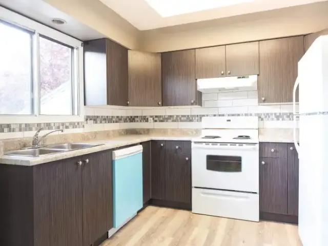 For Rent 3 Bedroom Townhouse Edmonton AB DS104840925