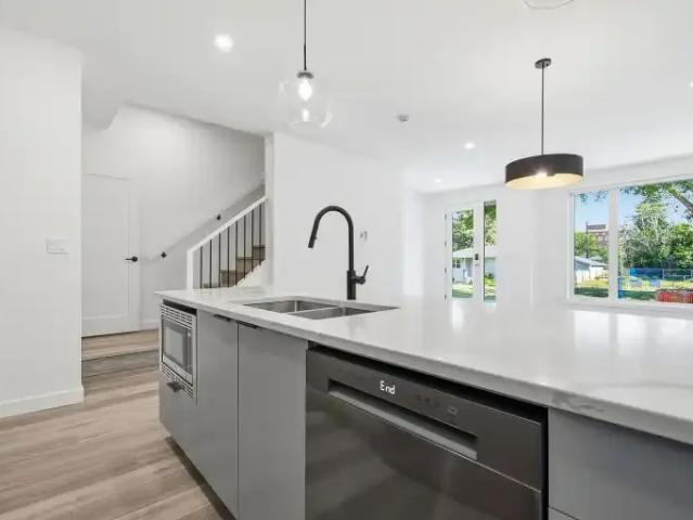 For Rent 3 Bedroom Townhouse Edmonton AB DS104940722