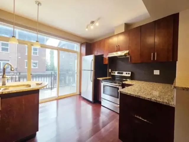 For Rent 3 Bedroom Townhouse Edmonton AB DS104991538
