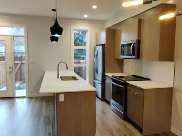 For Rent 3 Bedroom Townhouse Edmonton AB DS105047629