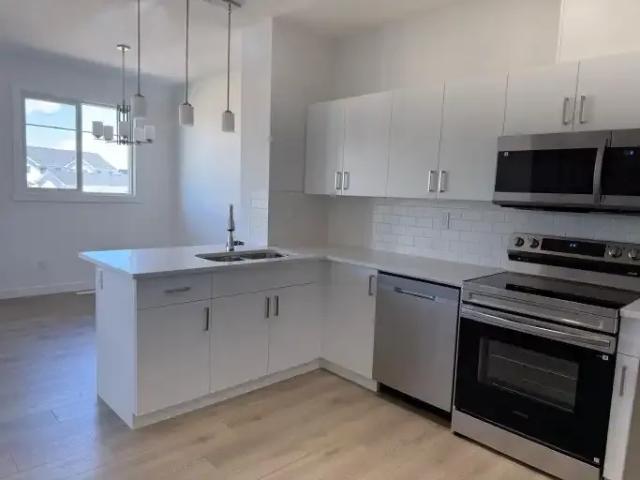 For Rent 3 Bedroom Townhouse Edmonton AB DS105047959