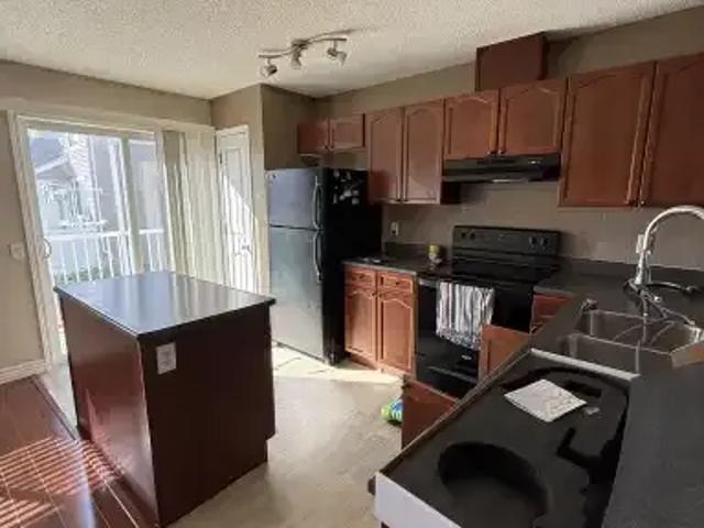 For Rent 3 Bedroom Townhouse Edmonton AB DS102701387
