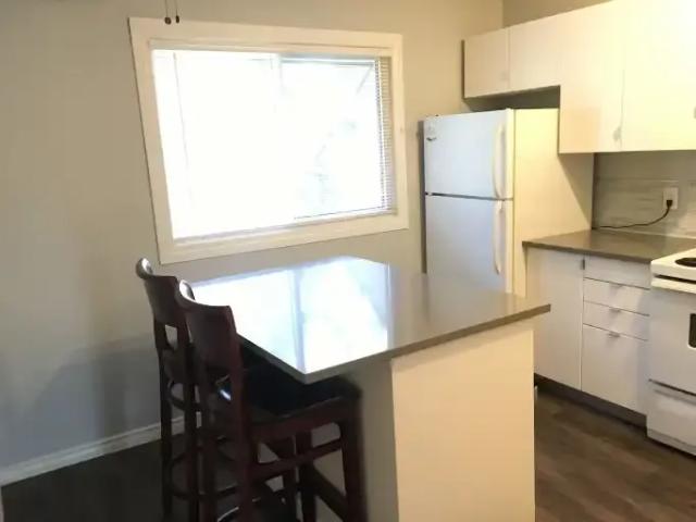 For Rent 3 Bedroom Townhouse Edmonton AB DS103151641