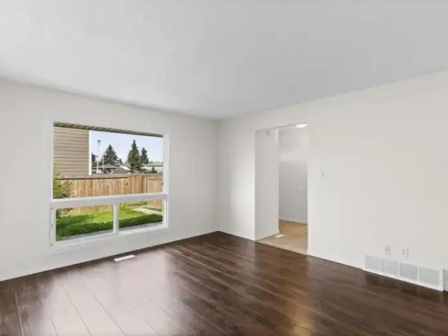 For Rent 3 Bedroom Townhouse Edmonton AB DS103322305