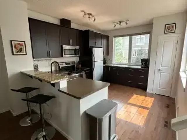 For Rent 3 Bedroom Townhouse Edmonton AB DS103879482