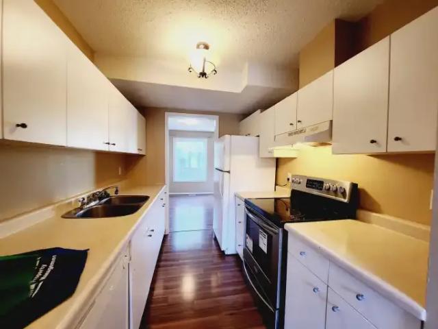 For Rent 3 Bedroom Townhouse Edmonton AB DS103920524